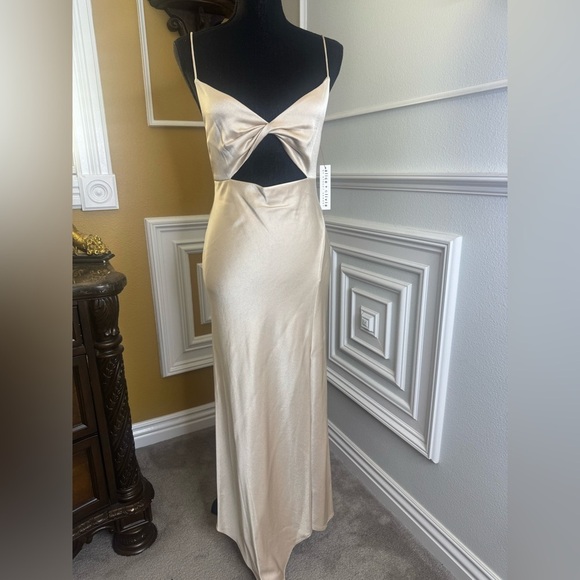 Alice + Olivia
Harmony Asymmetrical Midi Dress Elegant Cream Satin Cutout - Picture 10 of 17